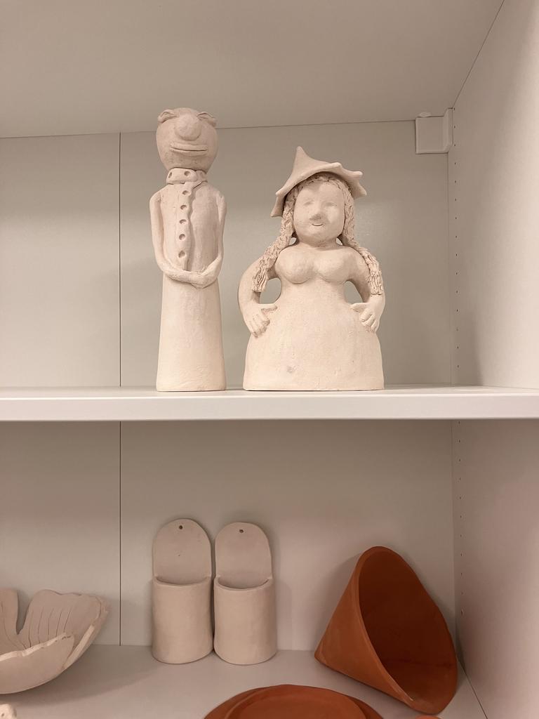 Personnages réalisés en poterie