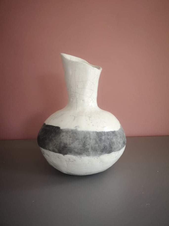 Pottery item